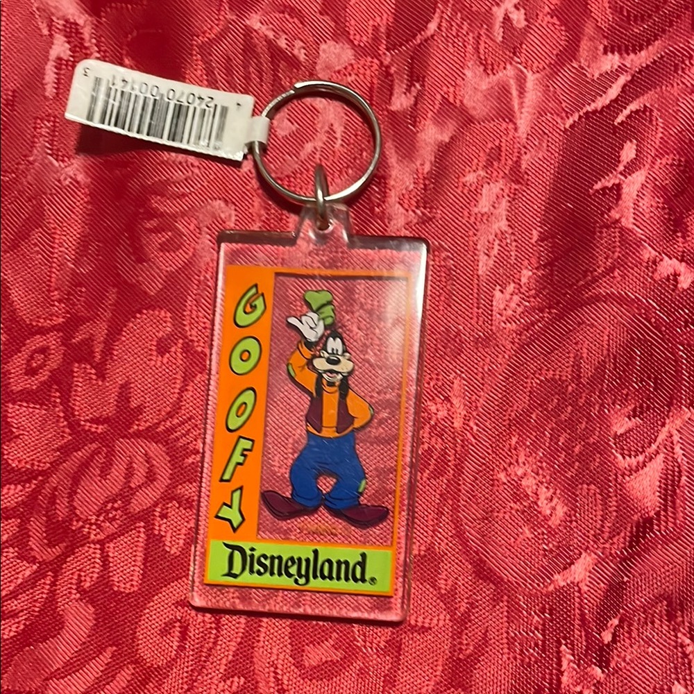 Vintage Disneyland Goofy Keychain with Vibrant Colors